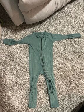 Long Sleeve Zipper Footed Pajama in Sage Green